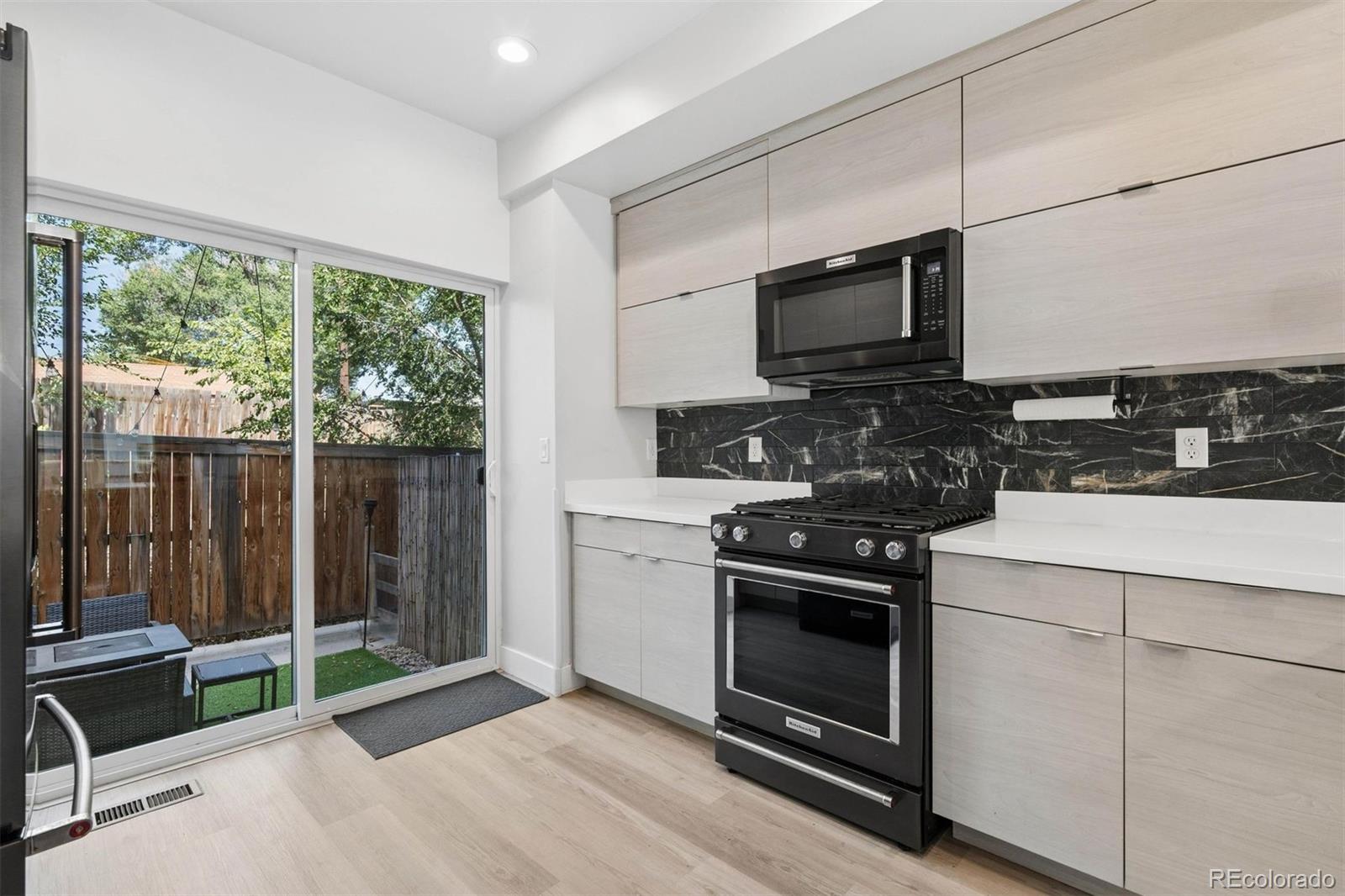 3437 W 63rd Place