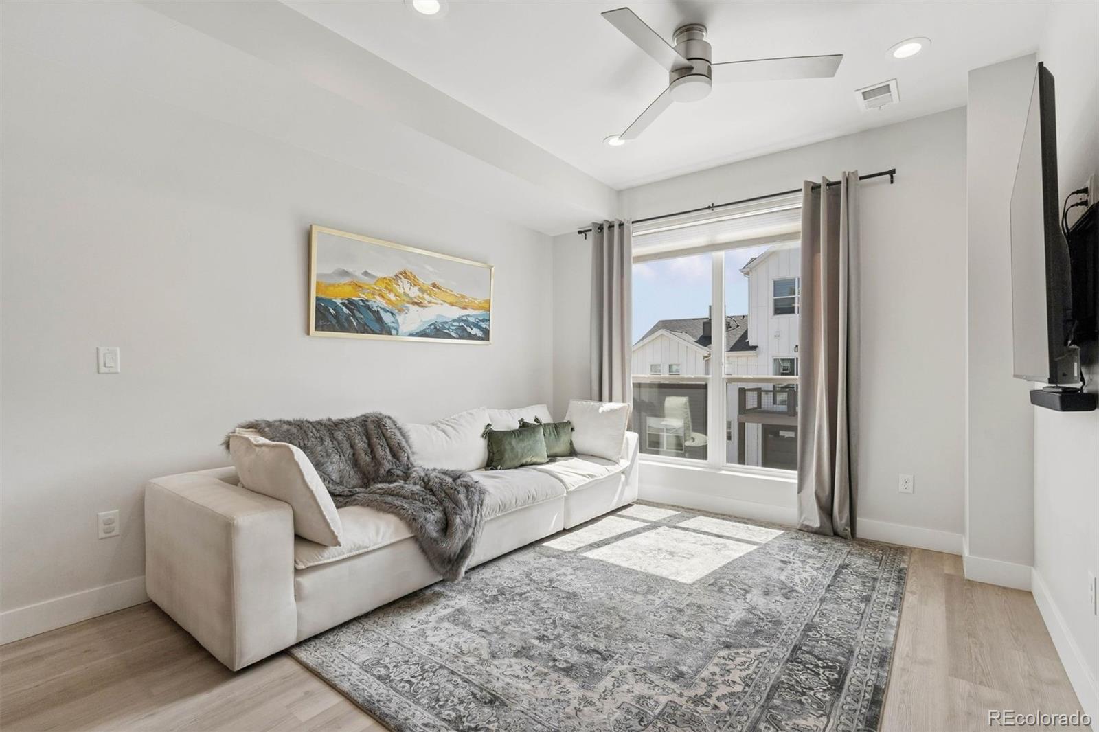 3437 W 63rd Place