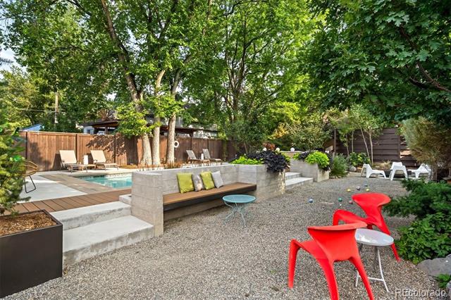 2535 W 35th Avenue