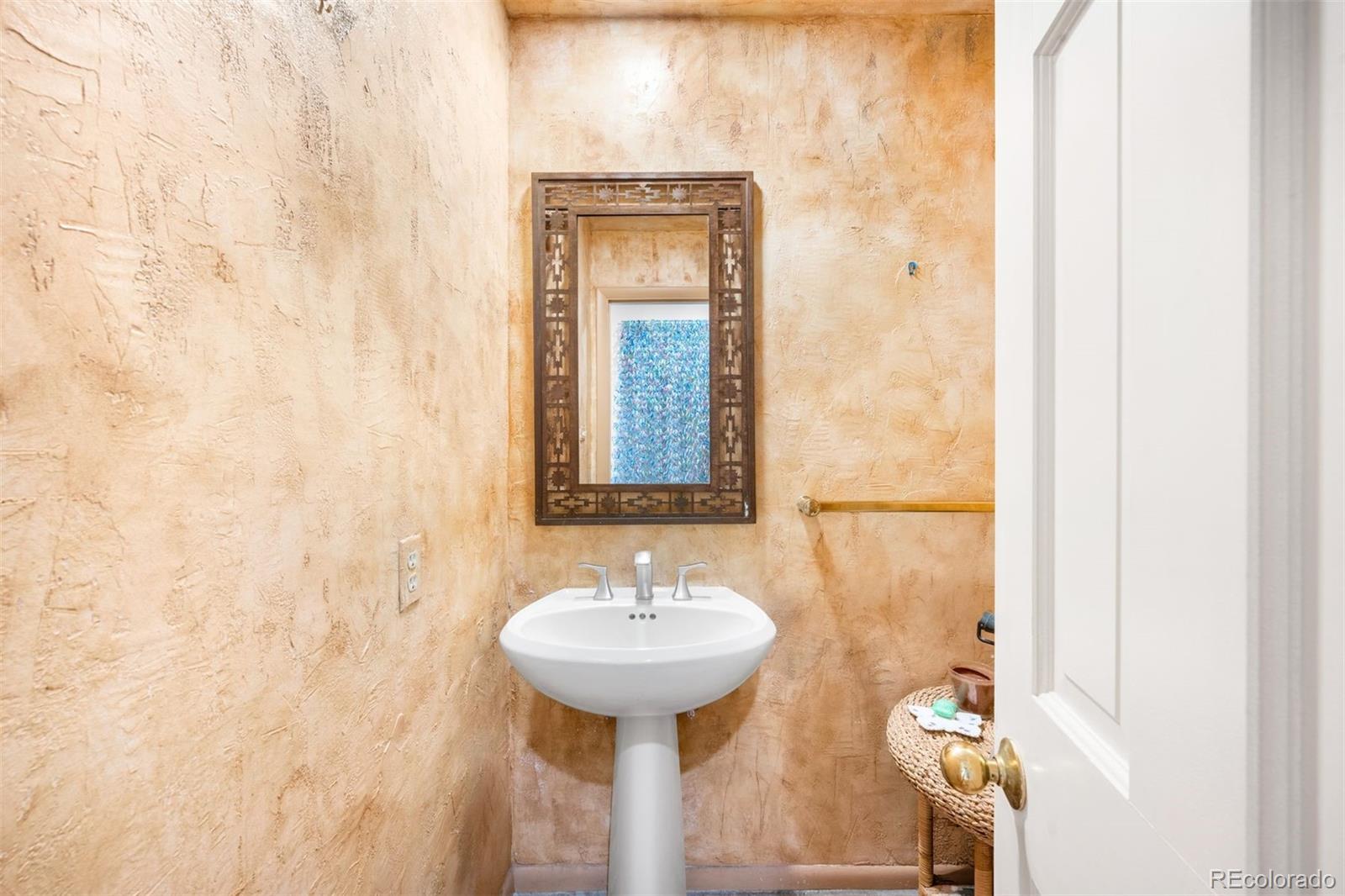 2600 E Willamette Lane