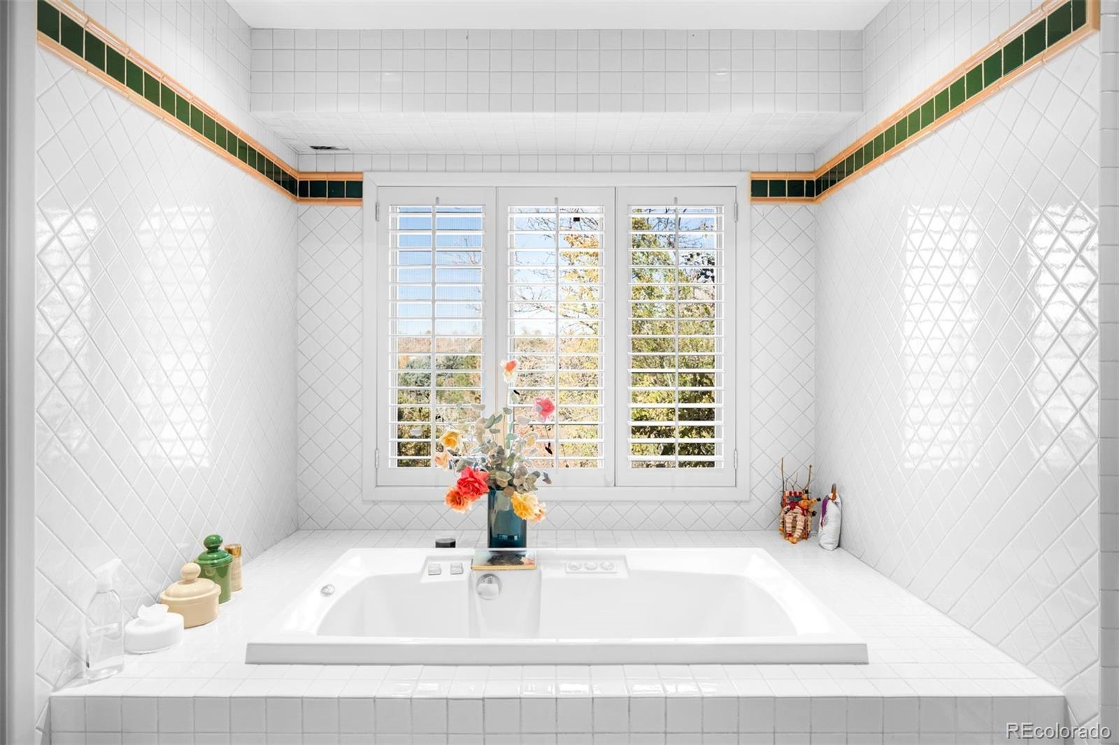 2600 E Willamette Lane