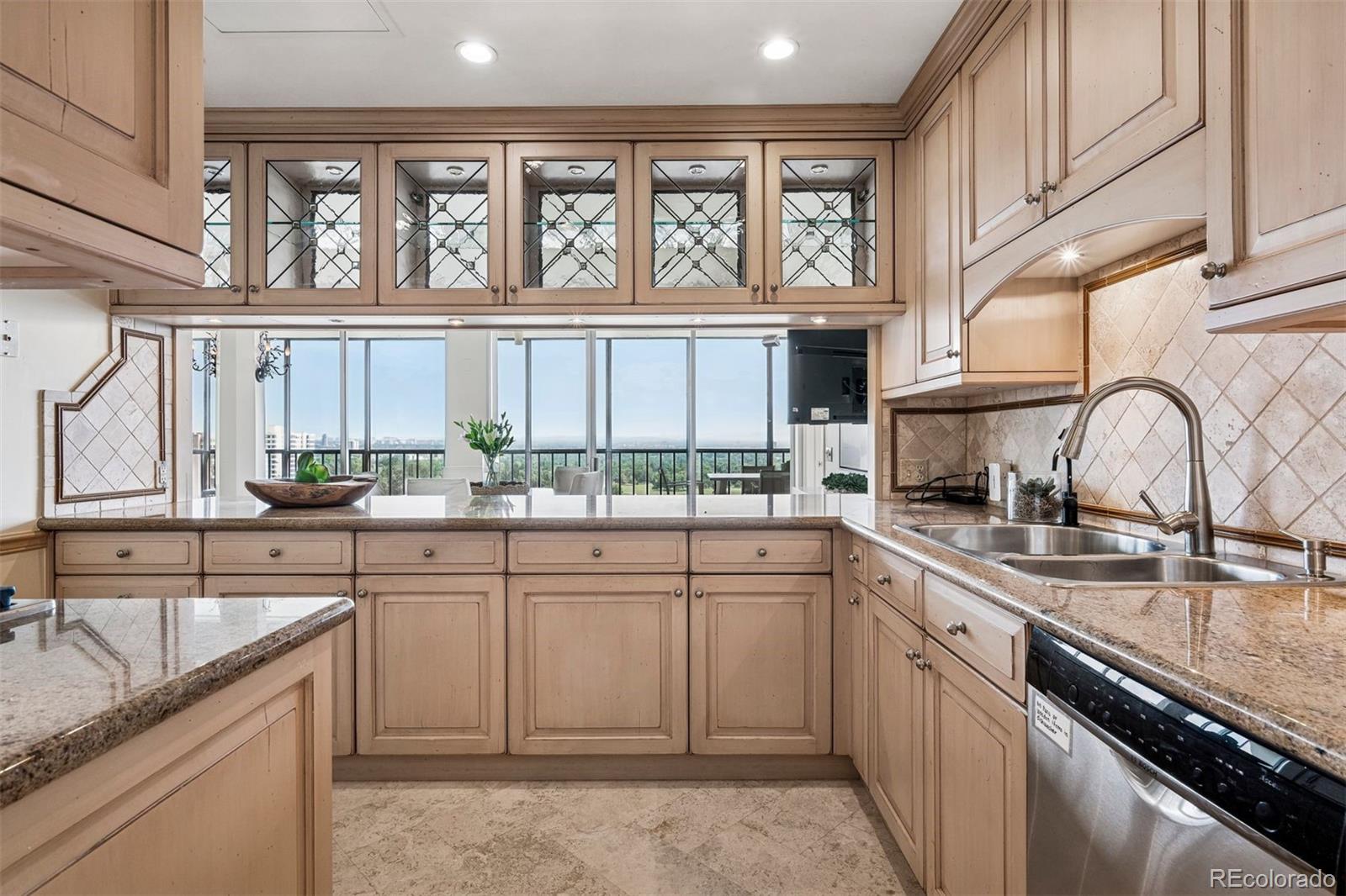 1201 N Williams Street Unit: 17A