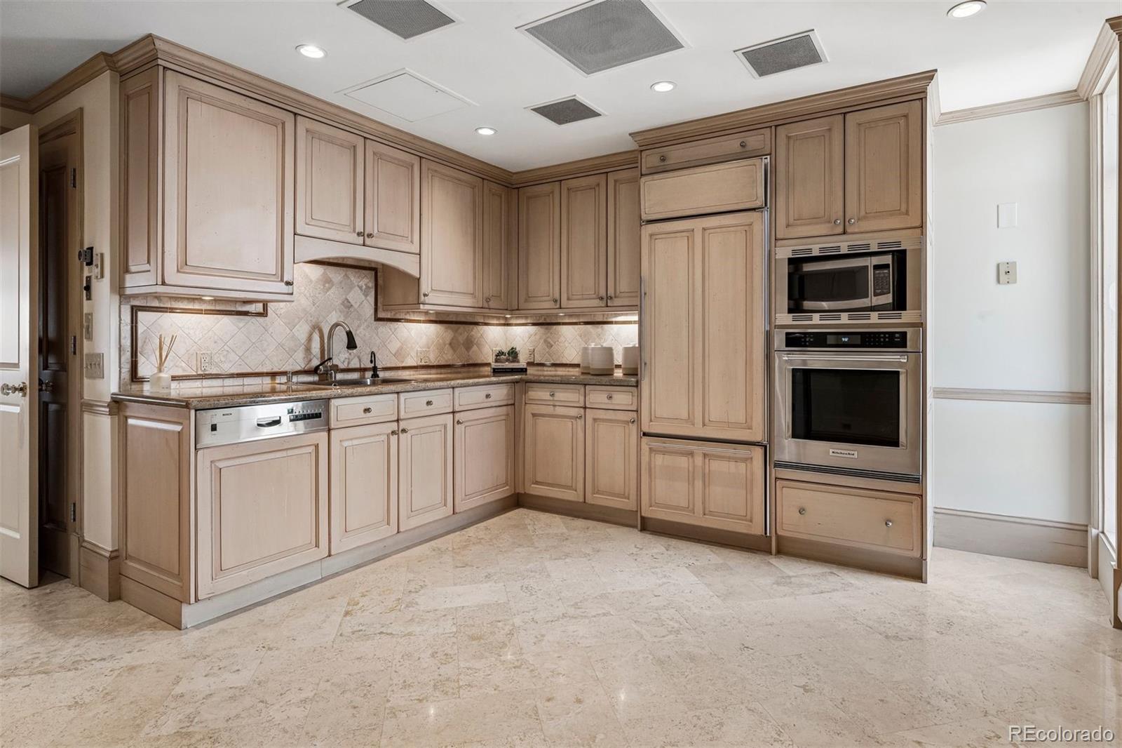 1201 N Williams Street Unit: 17A