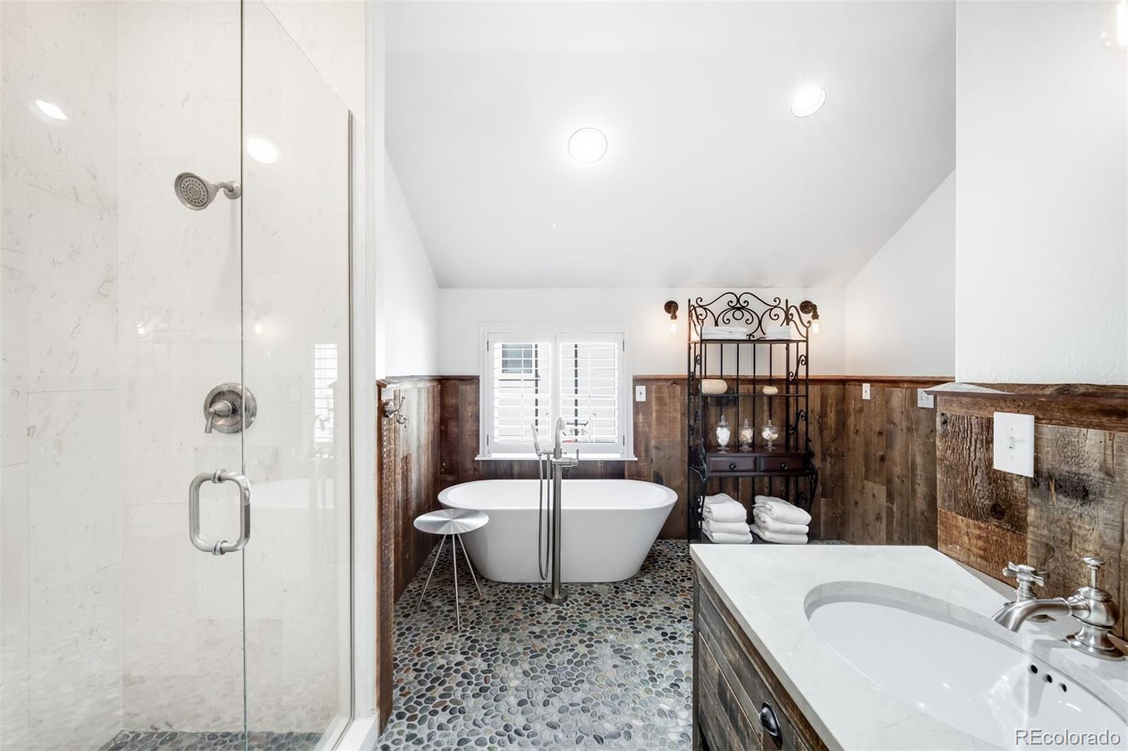 2735 E Wesley Avenue