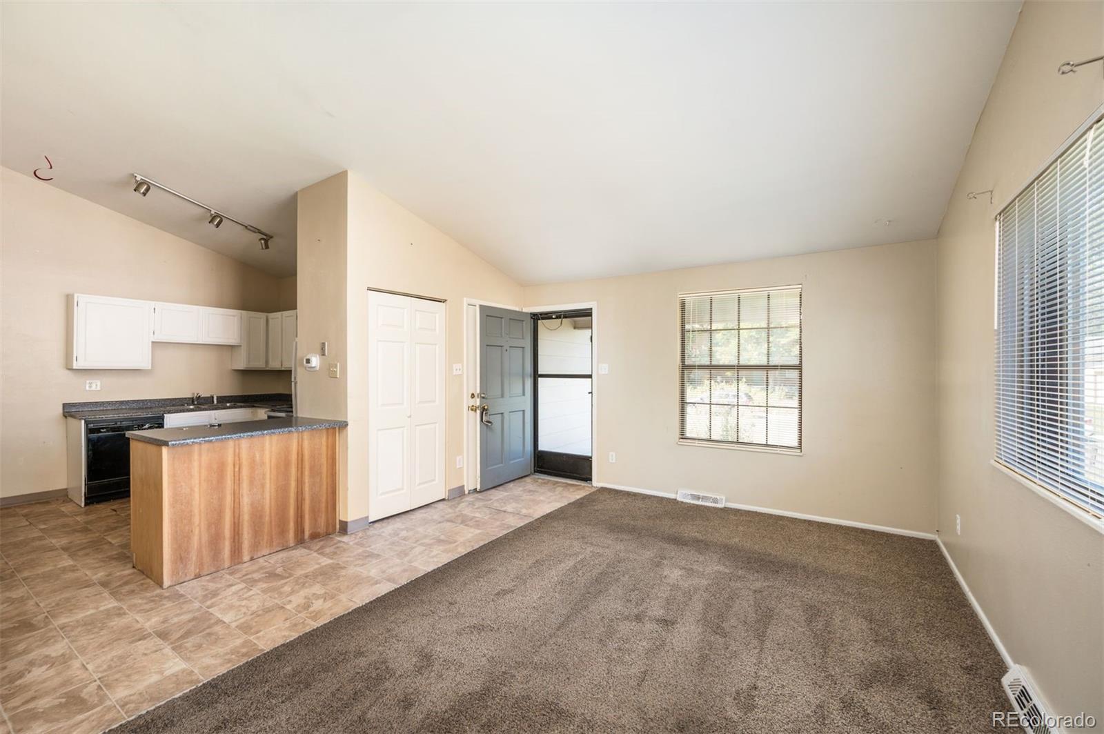 9050-9052 Osceola Street