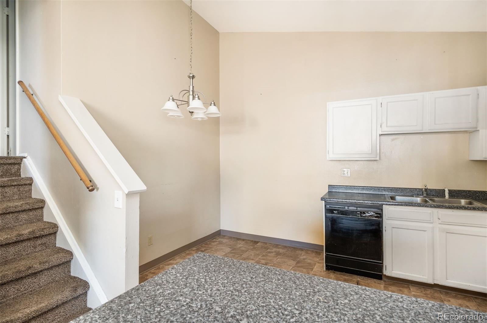 9050-9052 Osceola Street