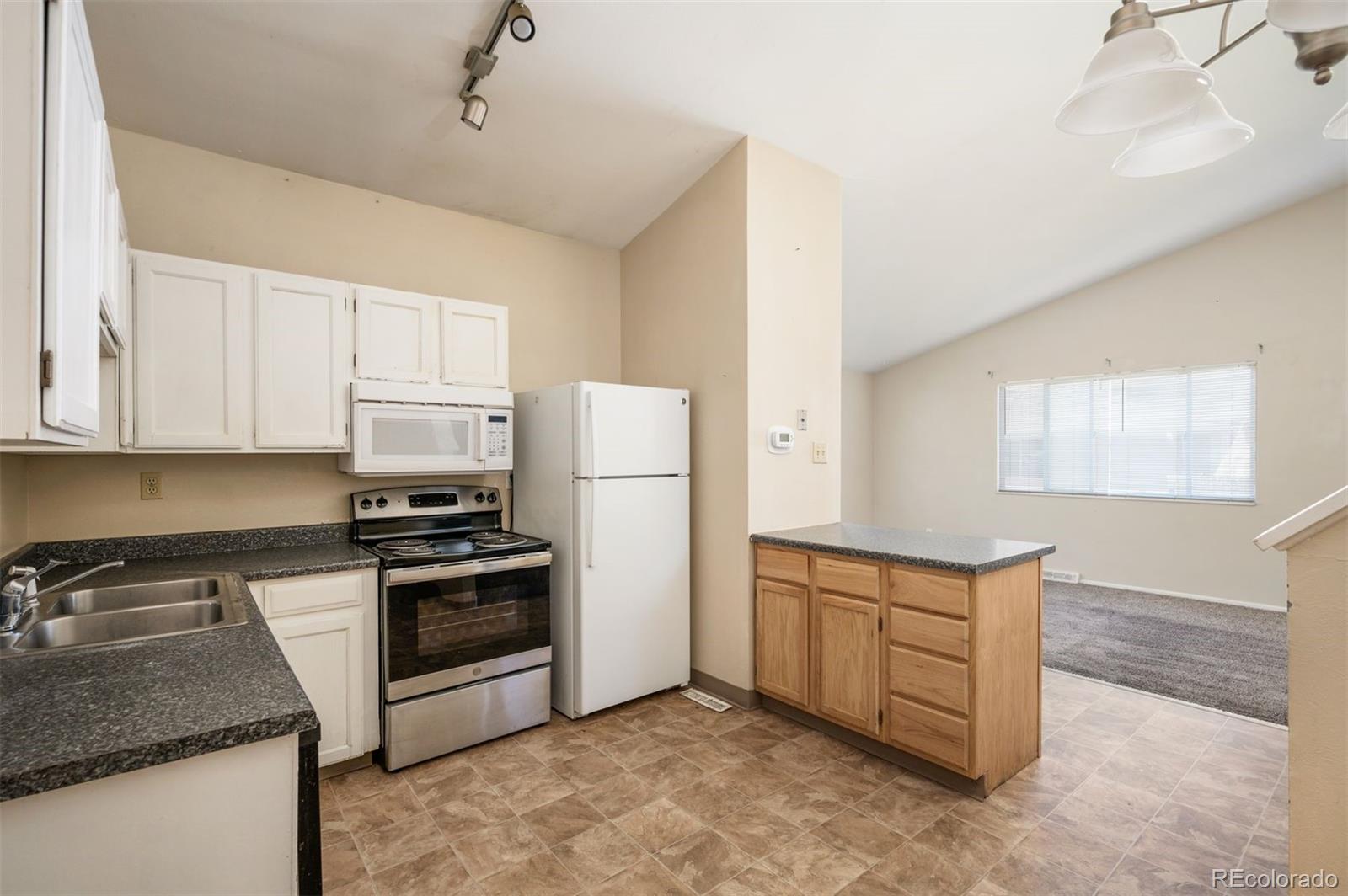 9050-9052 Osceola Street