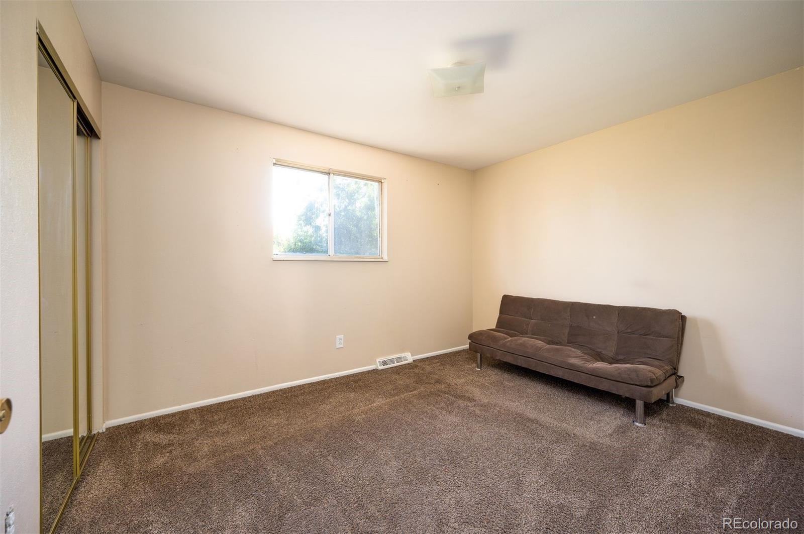9050-9052 Osceola Street