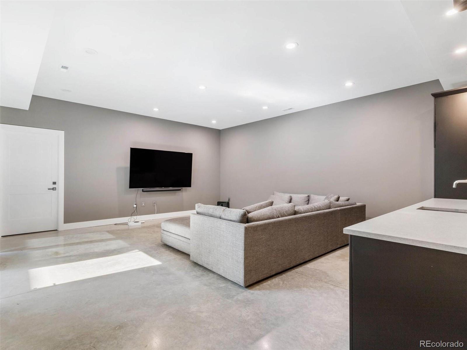 4387 Winona Court