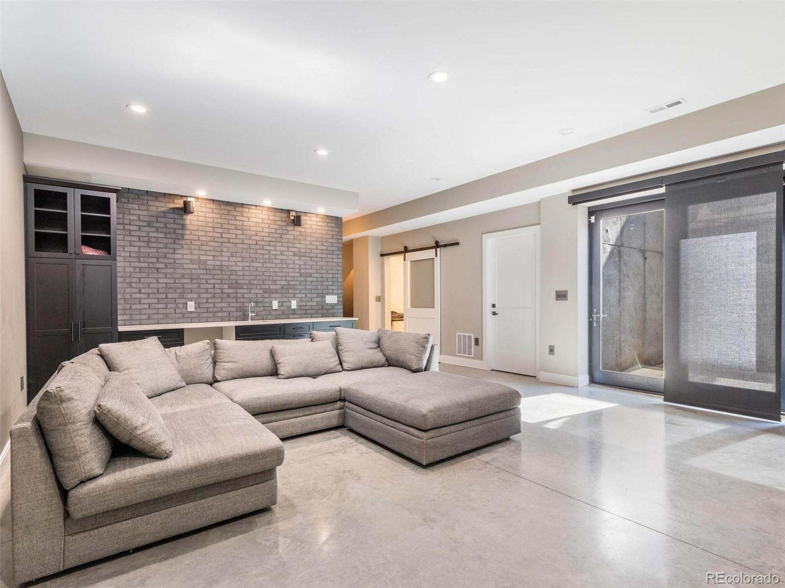 4387 Winona Court