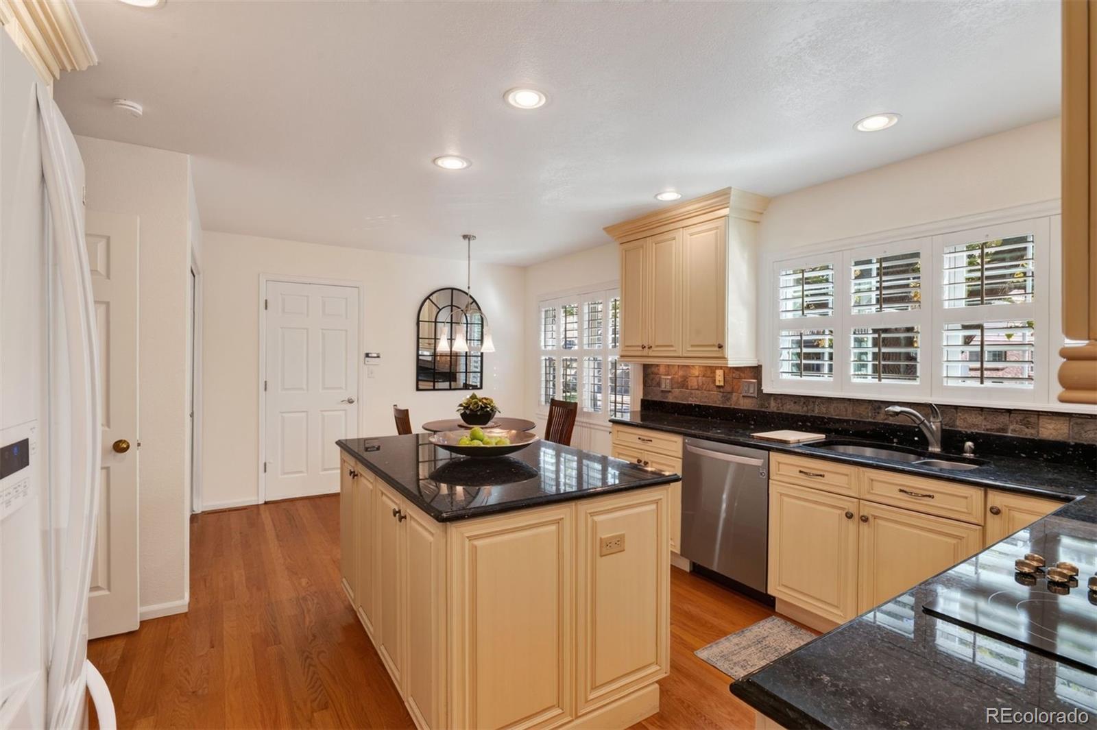 7190 S Poplar Court