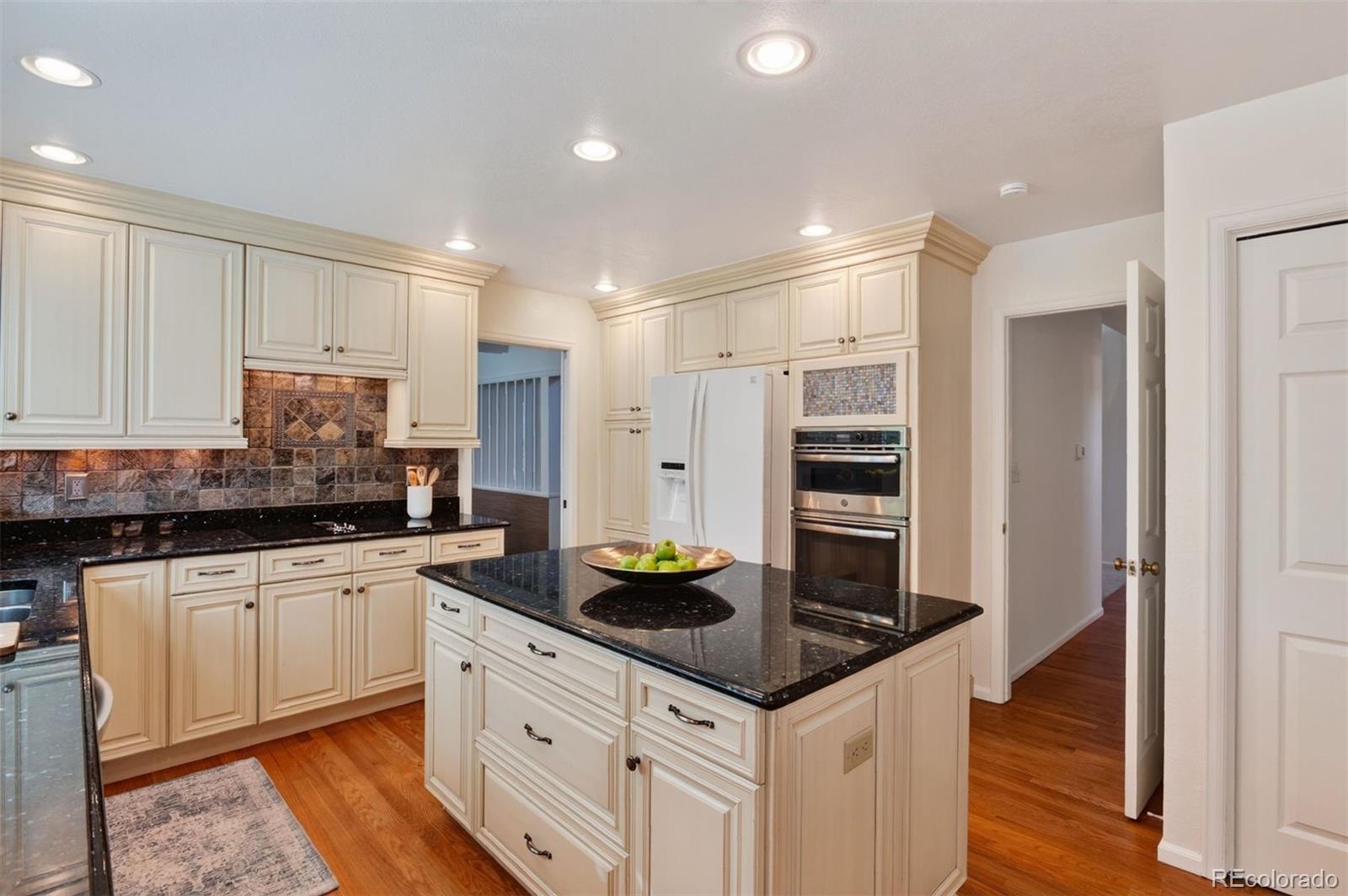 7190 S Poplar Court