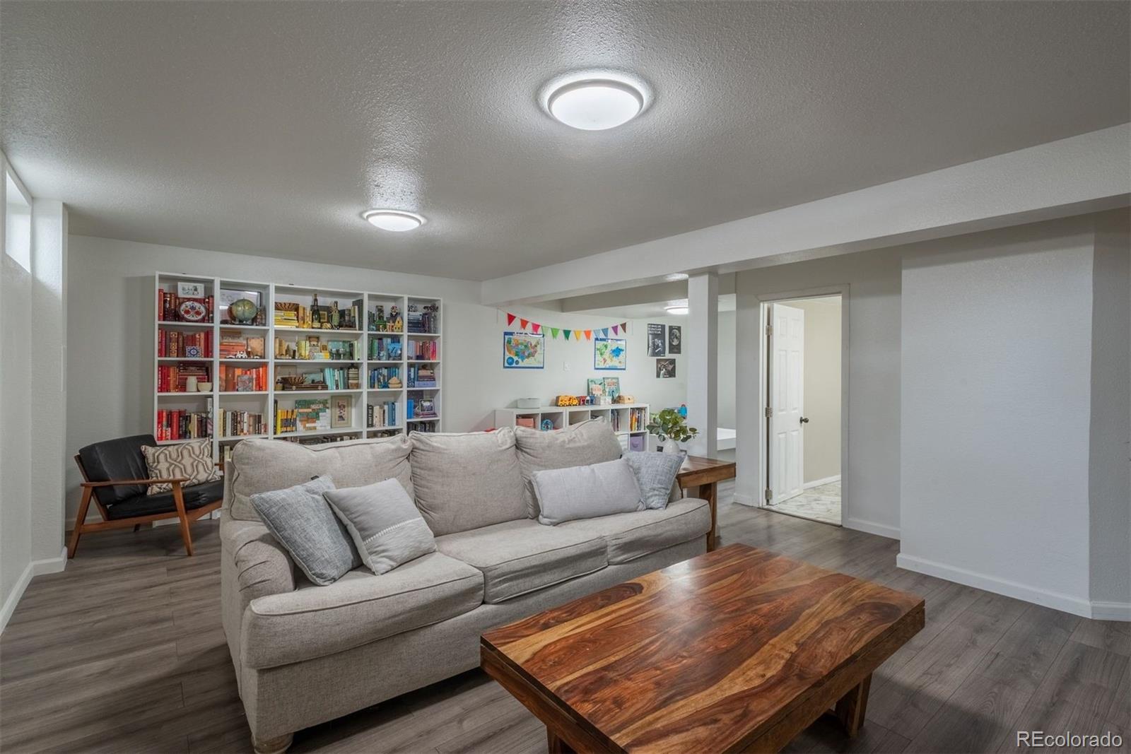 324 E 112th Drive