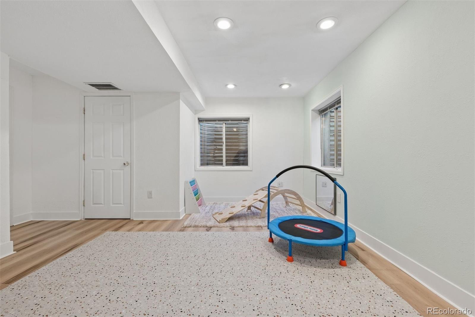 9867 Castle Ridge Circle