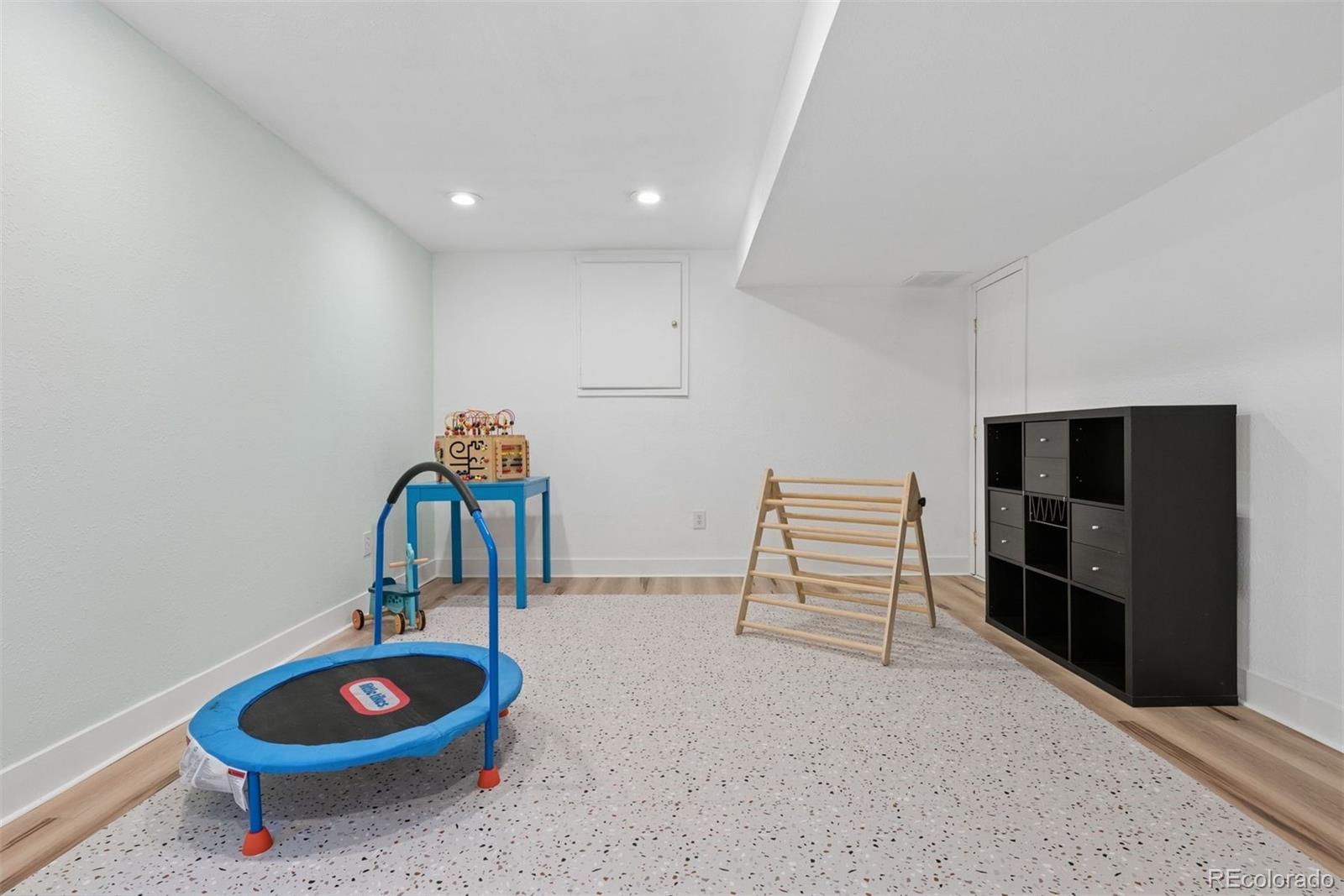 9867 Castle Ridge Circle