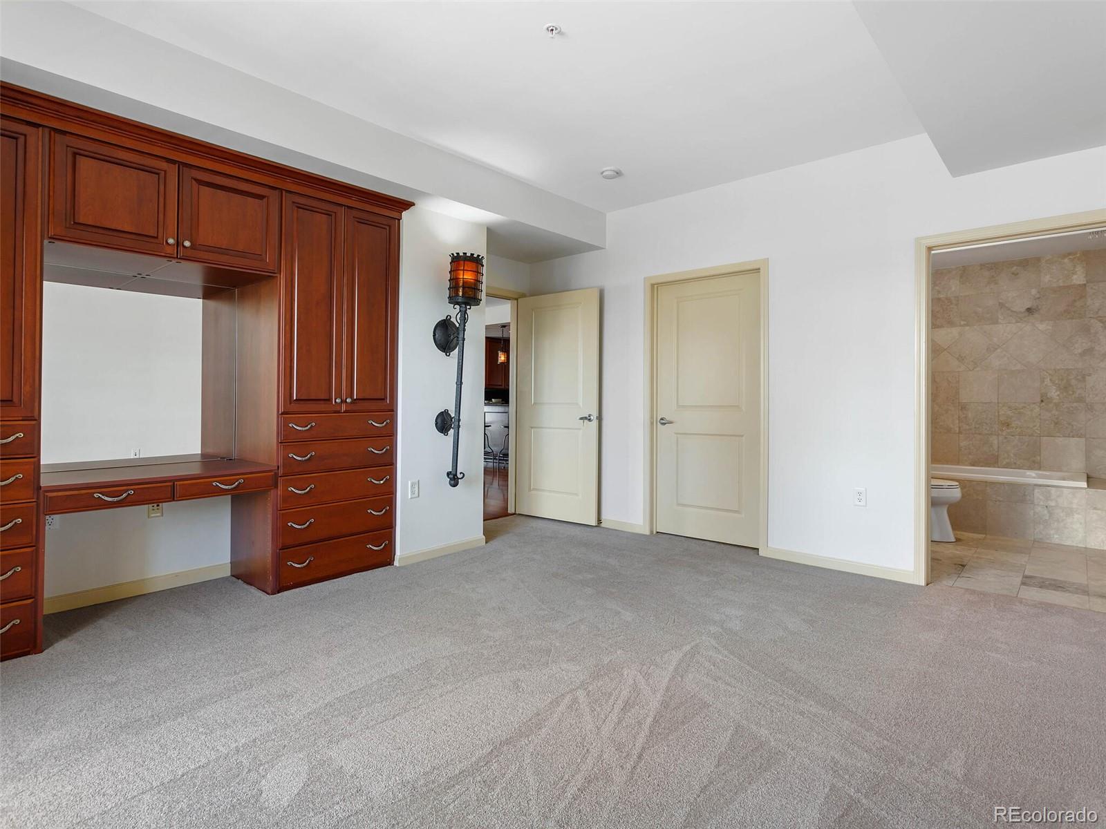 975 N Lincoln Street Unit: 9D-N