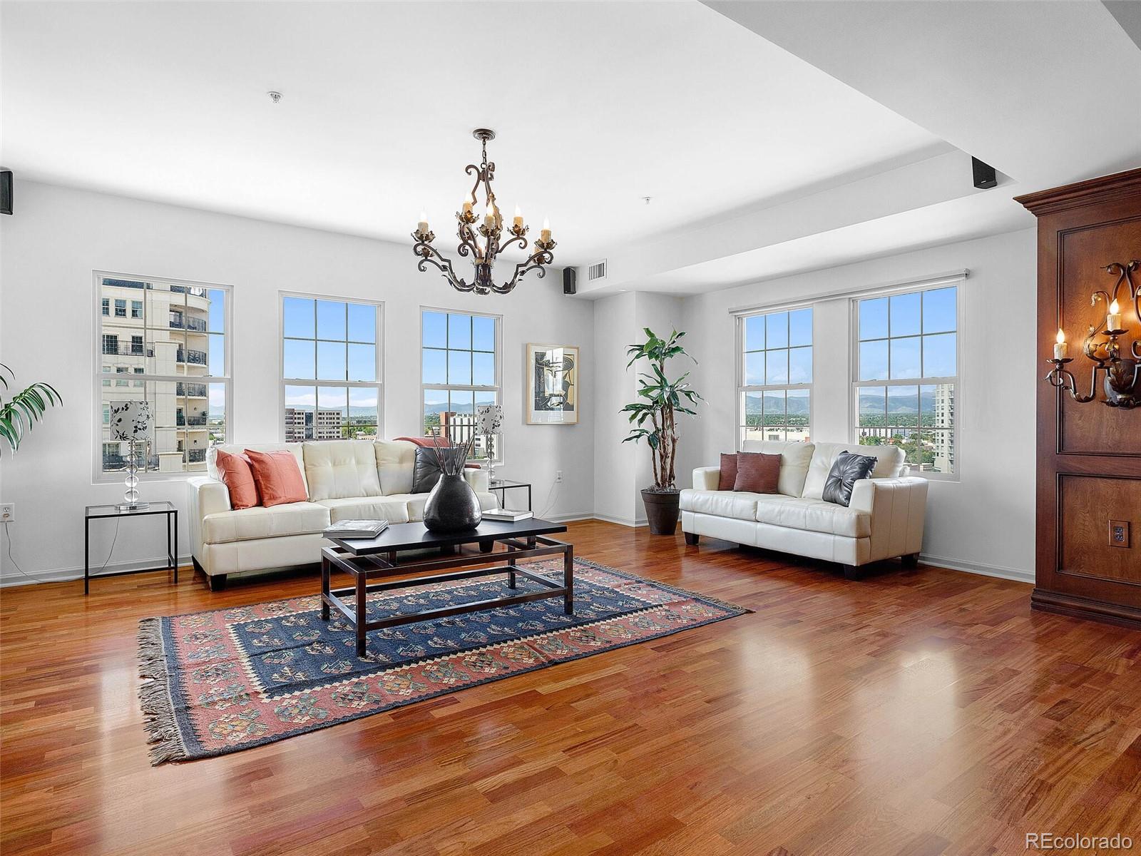 975 N Lincoln Street Unit: 9D-N
