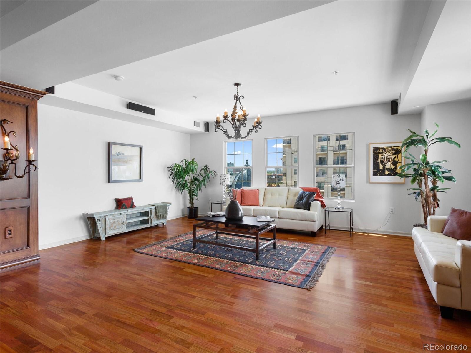975 N Lincoln Street Unit: 9D-N