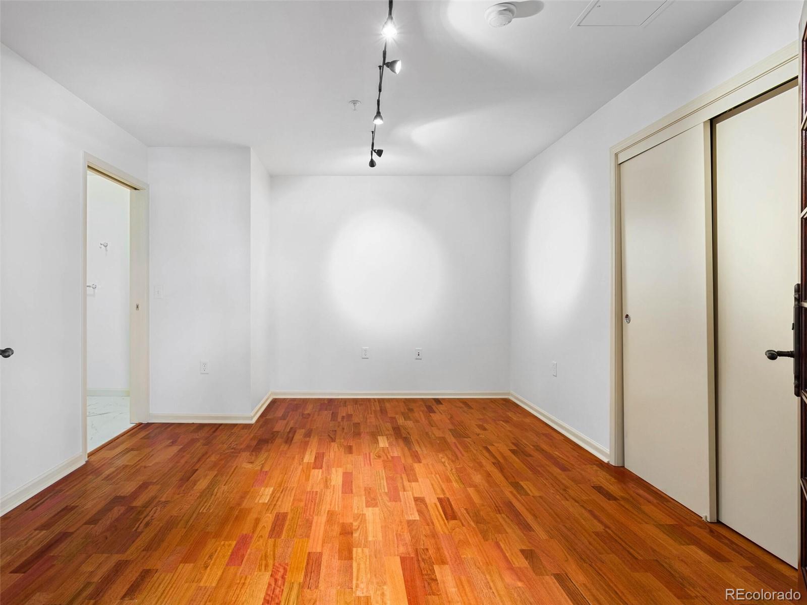 975 N Lincoln Street Unit: 9D-N