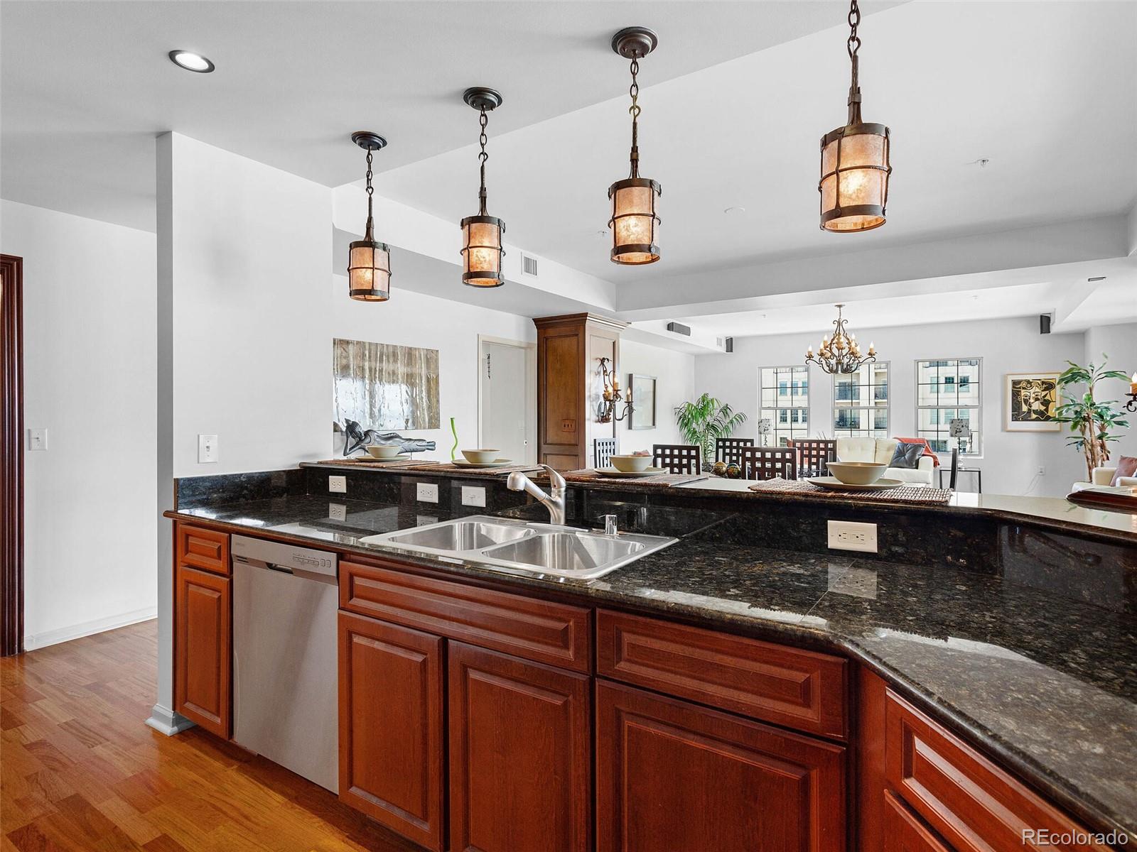 975 N Lincoln Street Unit: 9D-N