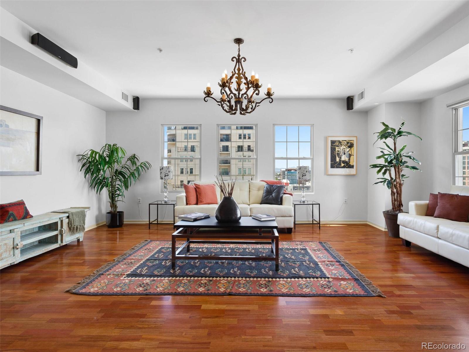 975 N Lincoln Street Unit: 9D-N