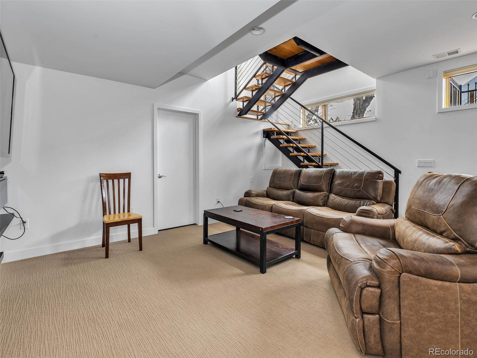 2462 Tremont Place