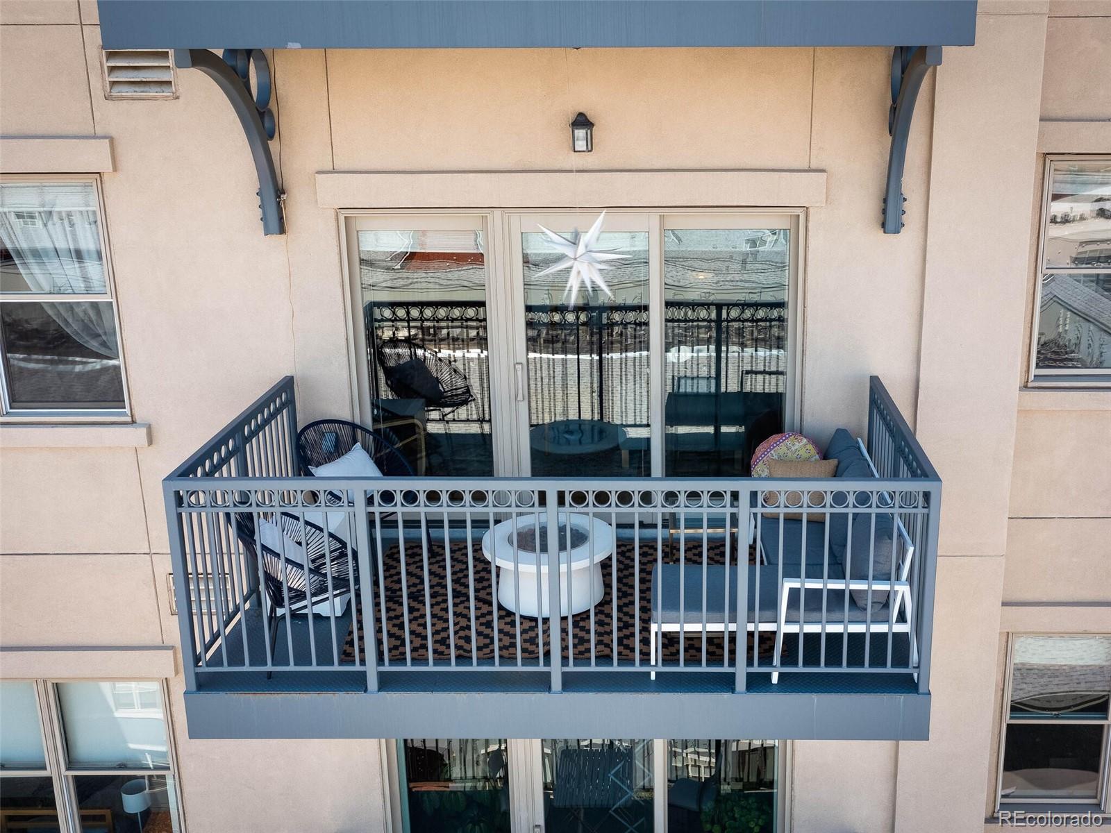 1950 N Logan Street Unit: 910