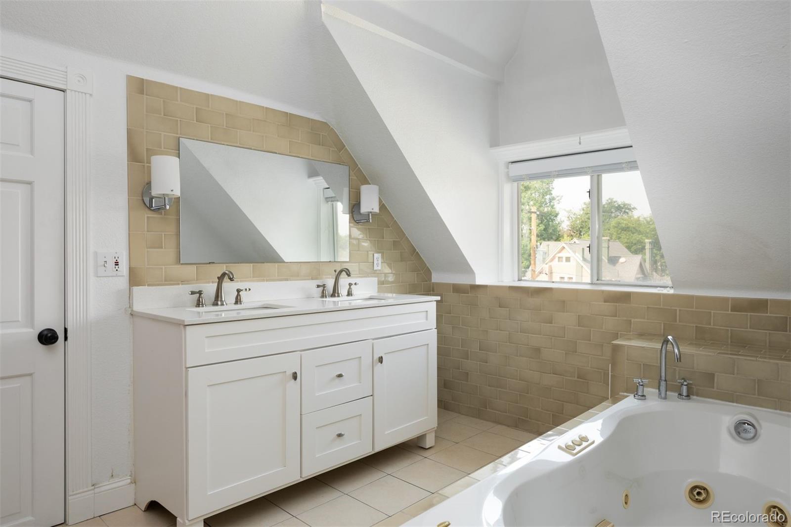 1553 N High Street Unit: 201