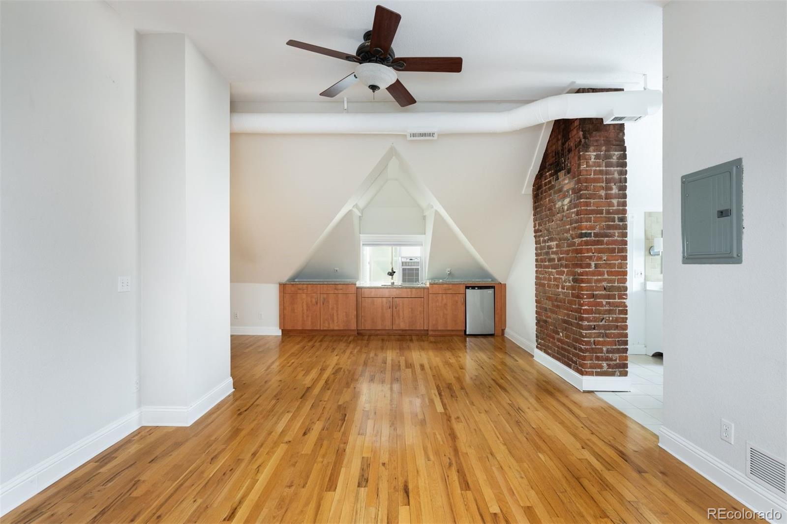 1553 N High Street Unit: 201