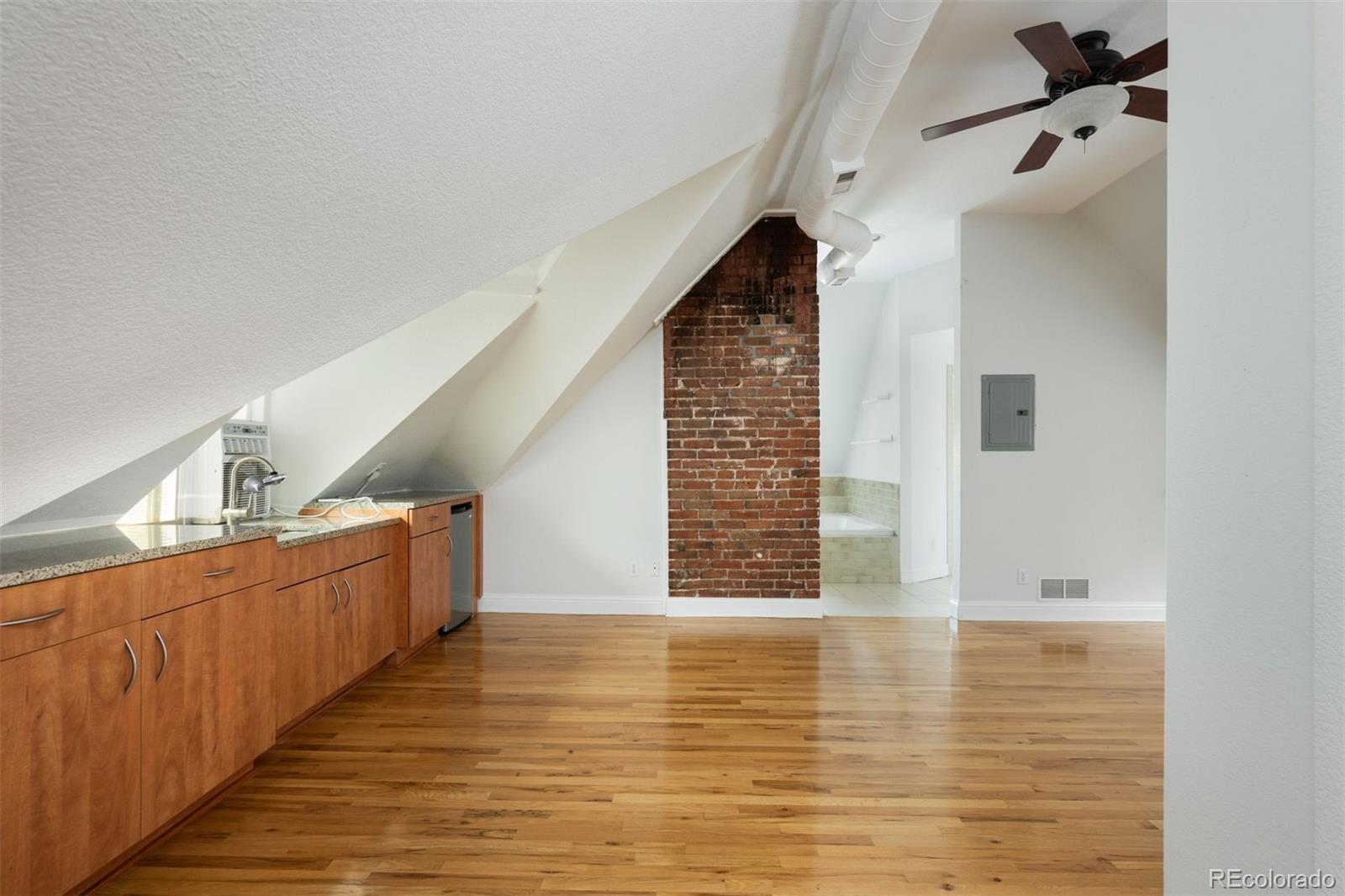 1553 N High Street Unit: 201