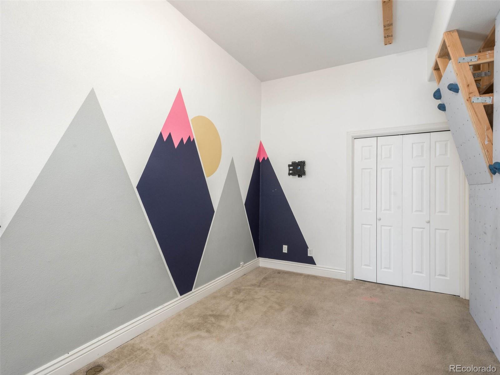 174 W Byers Place
