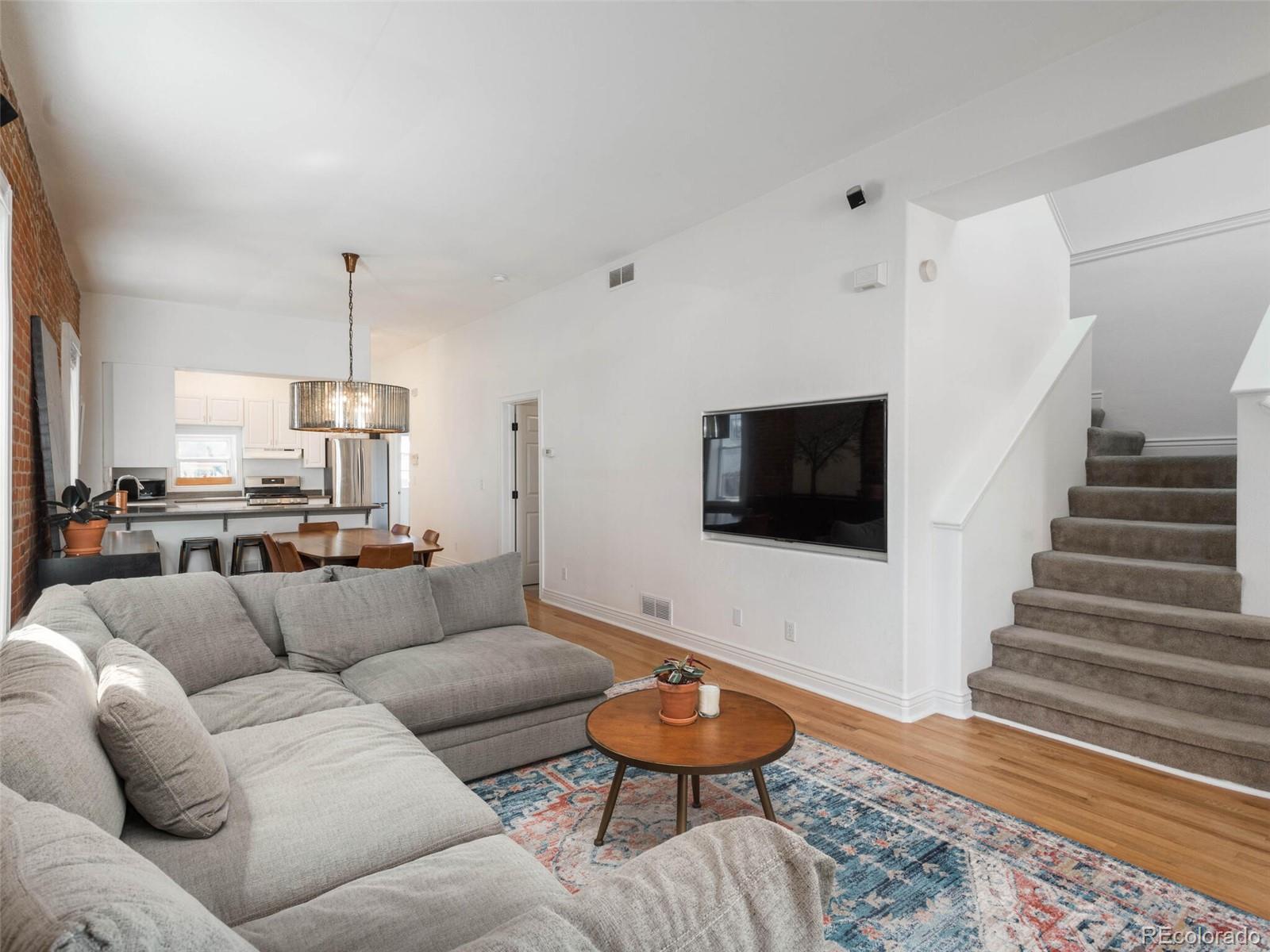 174 W Byers Place