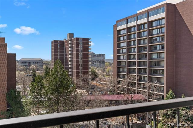 2 Adams Street Unit: 806