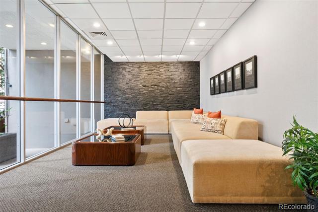 2 Adams Street Unit: 806