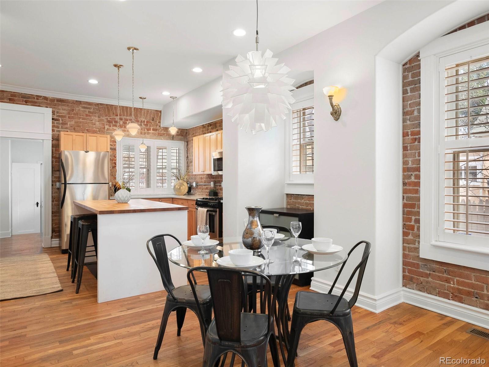 2345 N Hooker Street