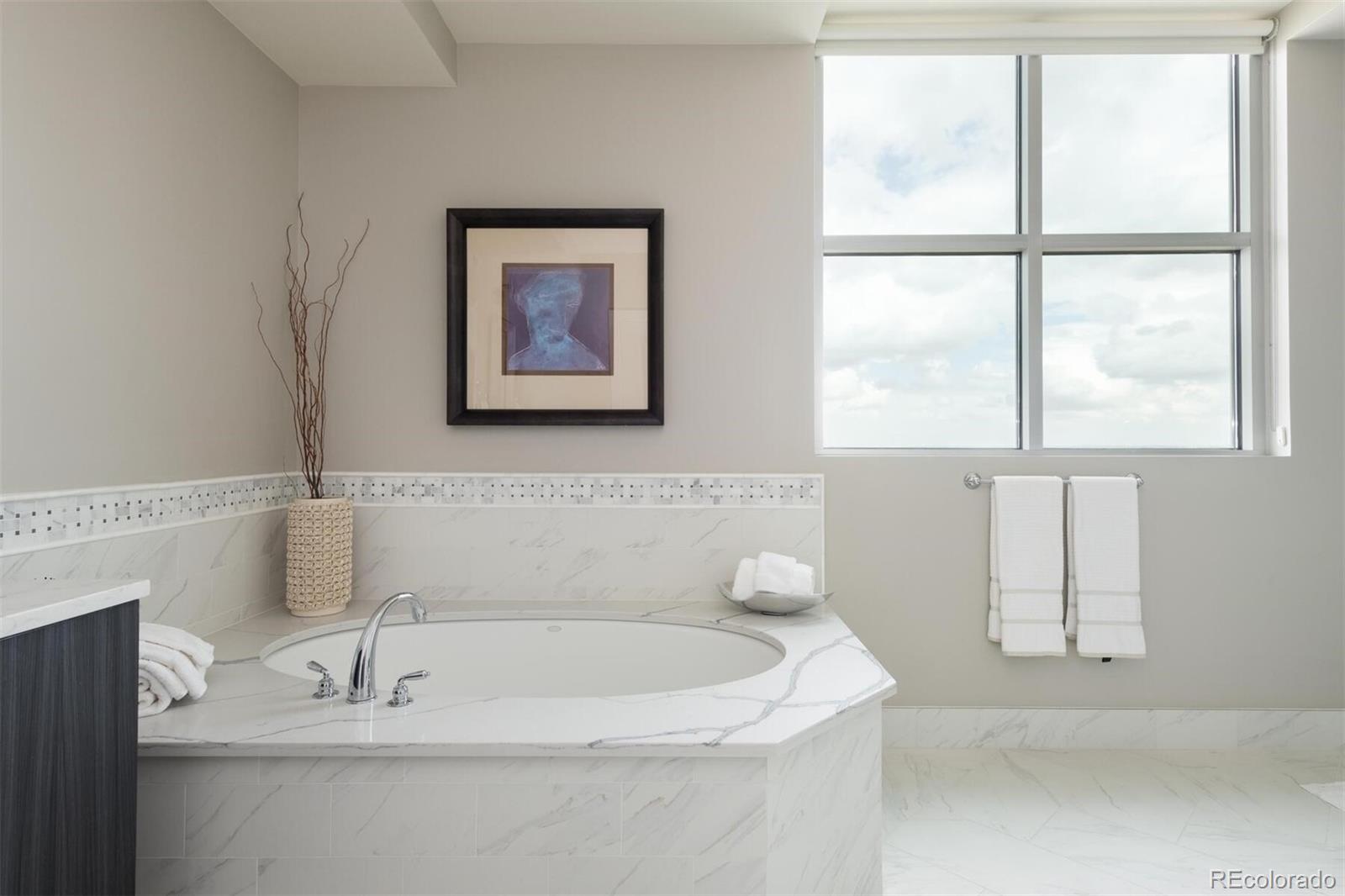 2001 Lincoln Street Unit: 2122