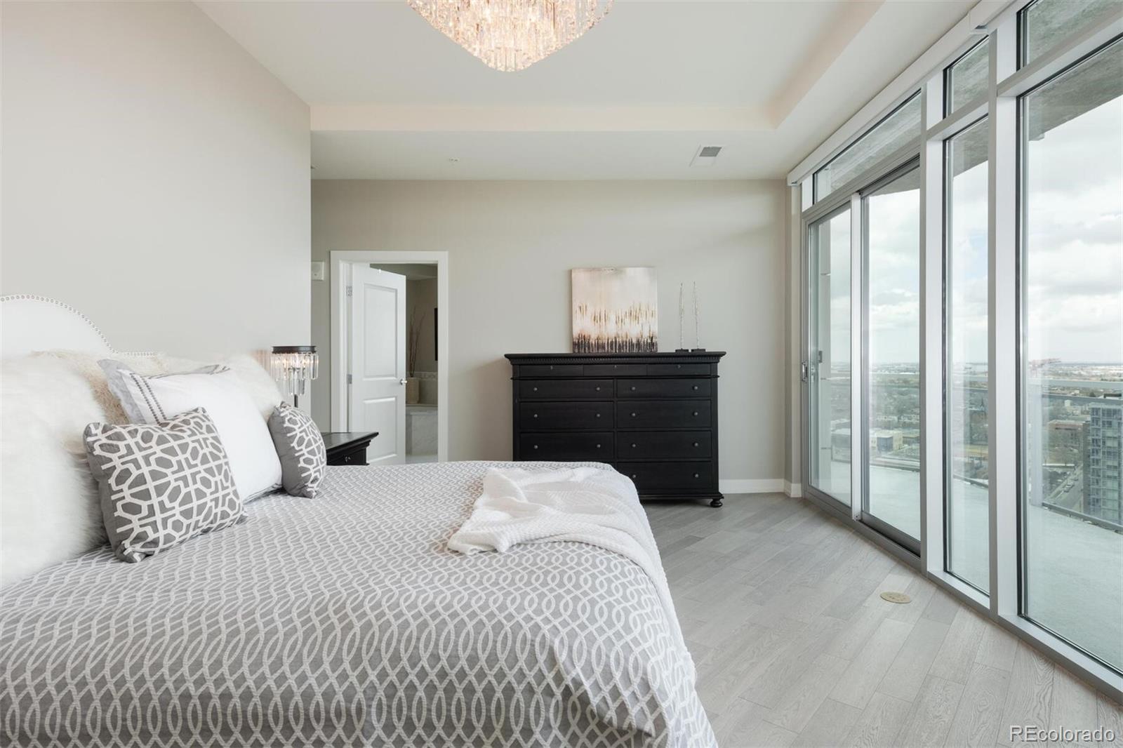 2001 Lincoln Street Unit: 2122
