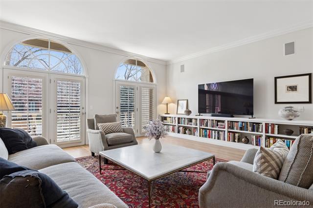 301 Garfield Street Unit: 1E
