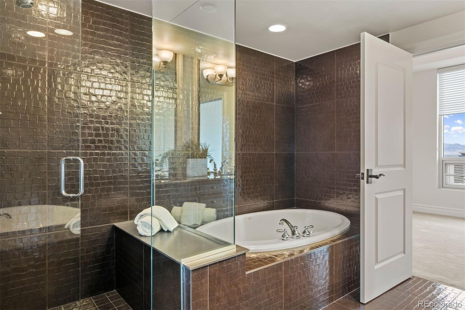 2001 Lincoln Street Unit: 2820