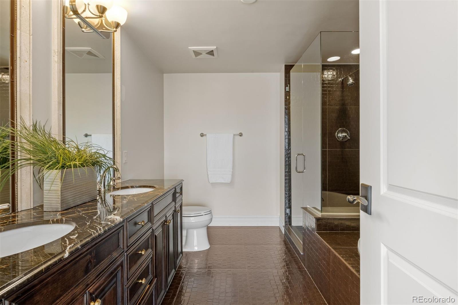 2001 Lincoln Street Unit: 2820