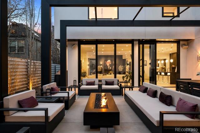 562 Steele Street