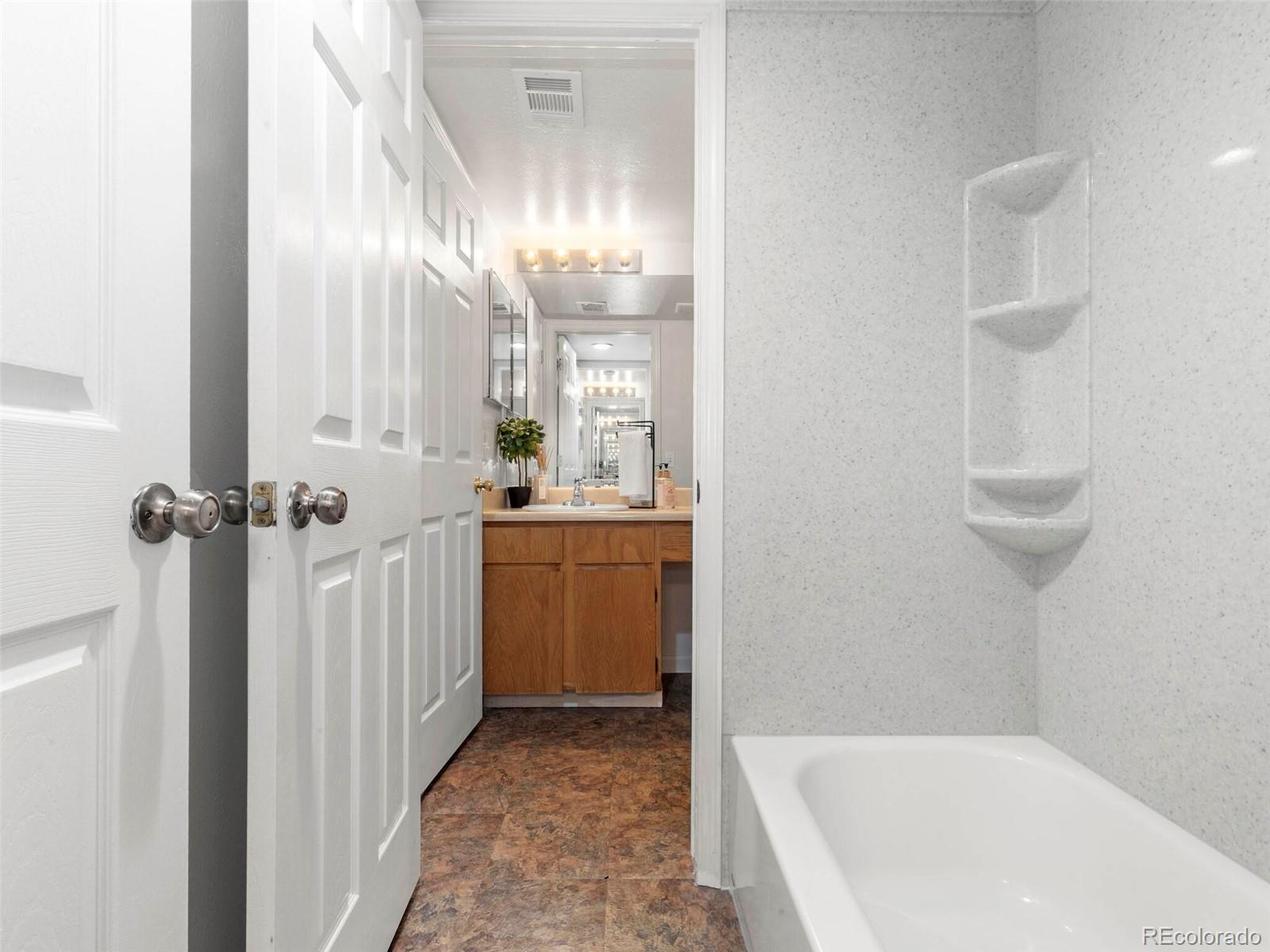 4866 S Dudley Street Unit: 3-2