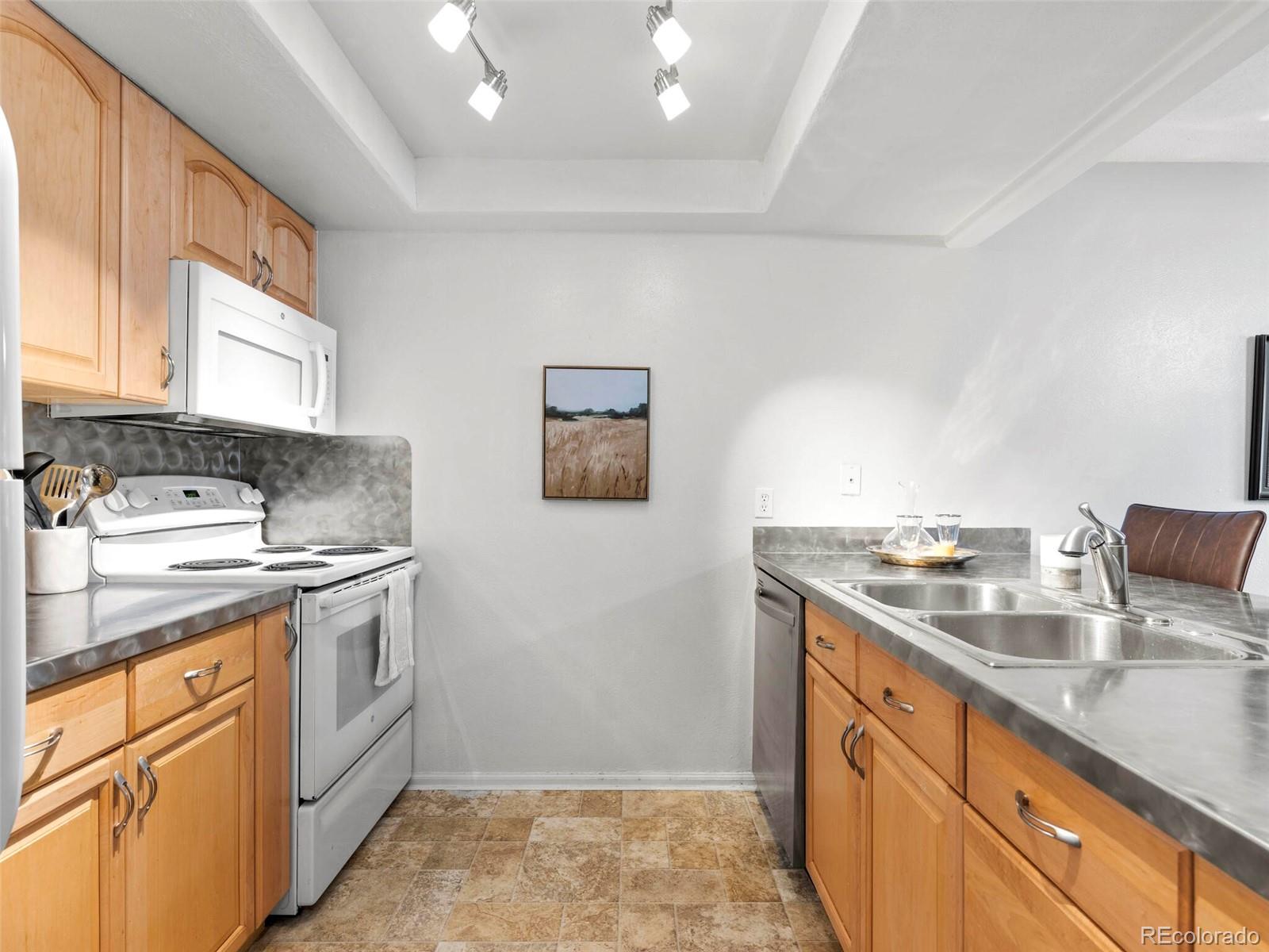 4866 S Dudley Street Unit: 3-2