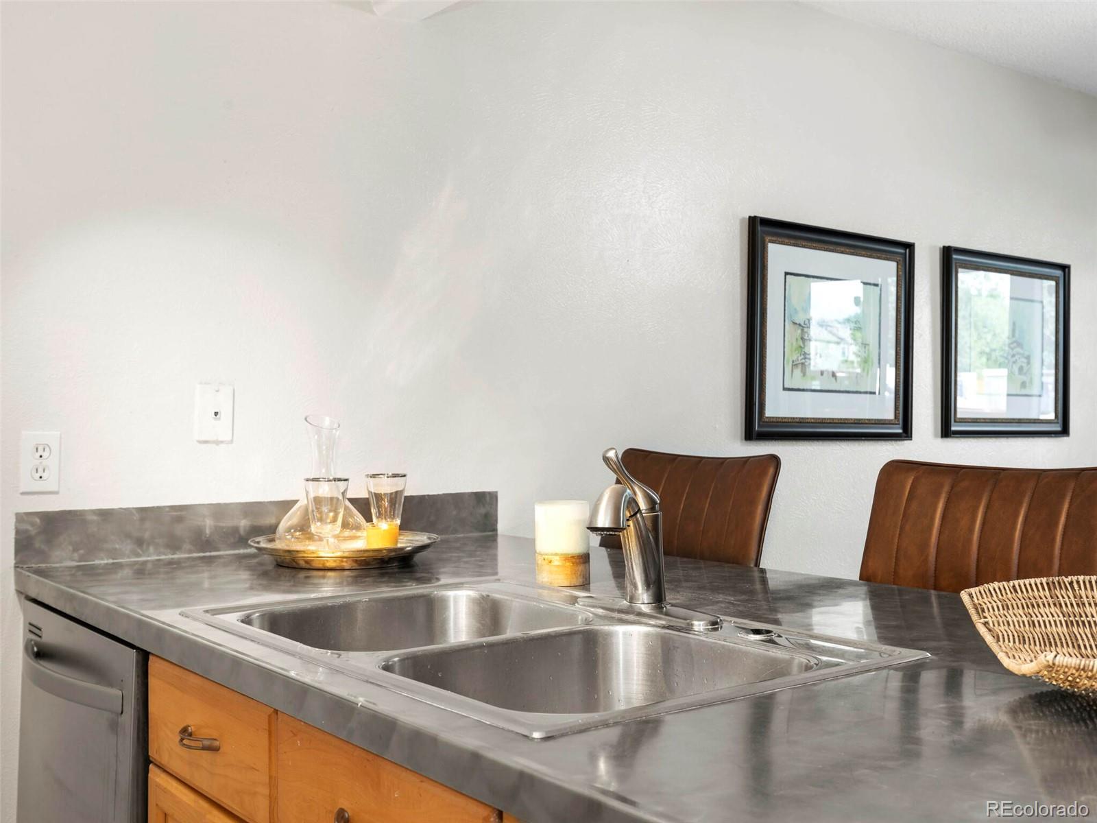 4866 S Dudley Street Unit: 3-2