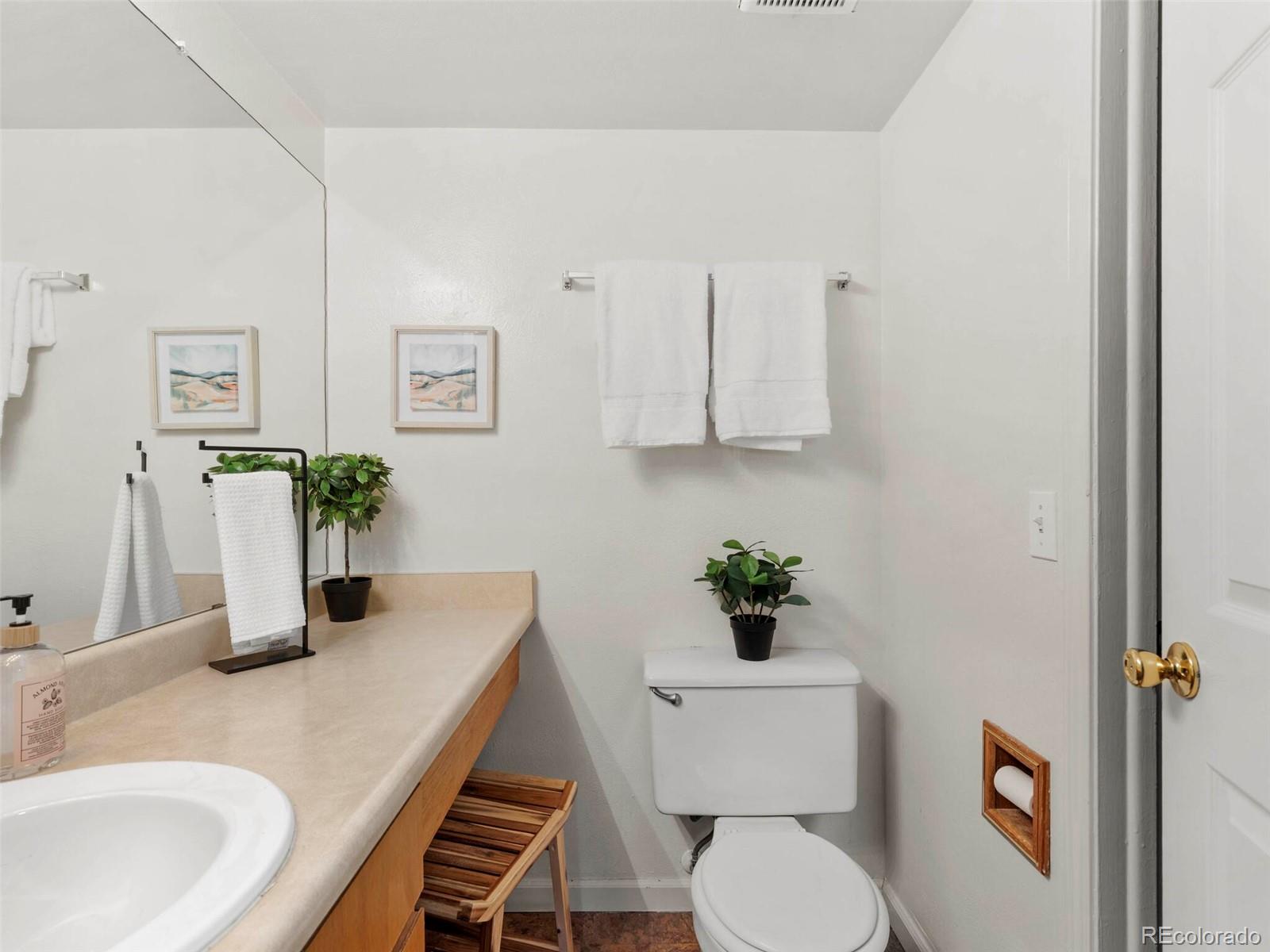 4866 S Dudley Street Unit: 3-2