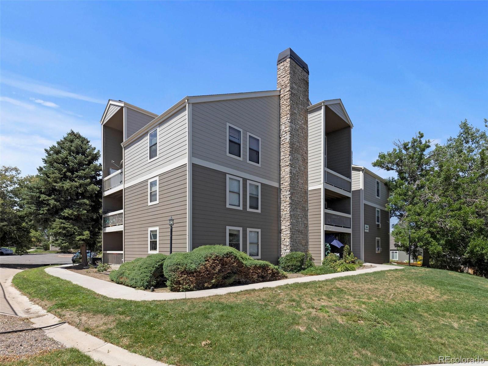 4866 S Dudley Street Unit: 3-2