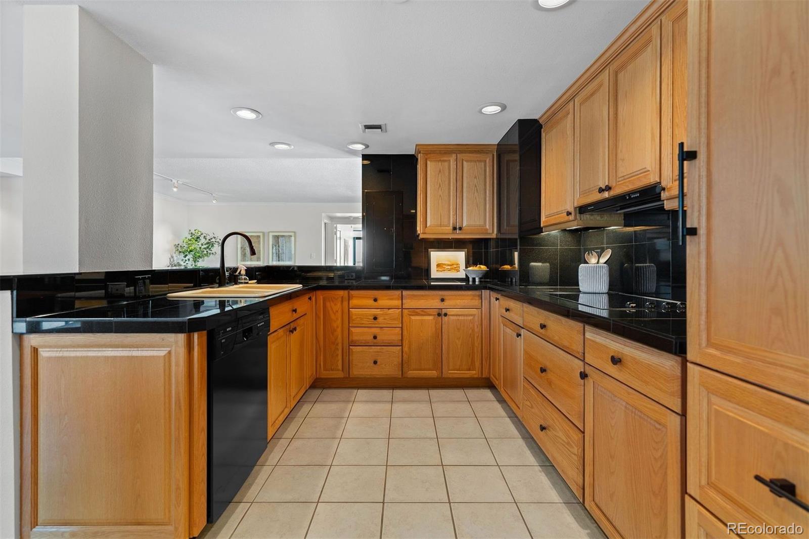 1777 Larimer Street Unit: 2102