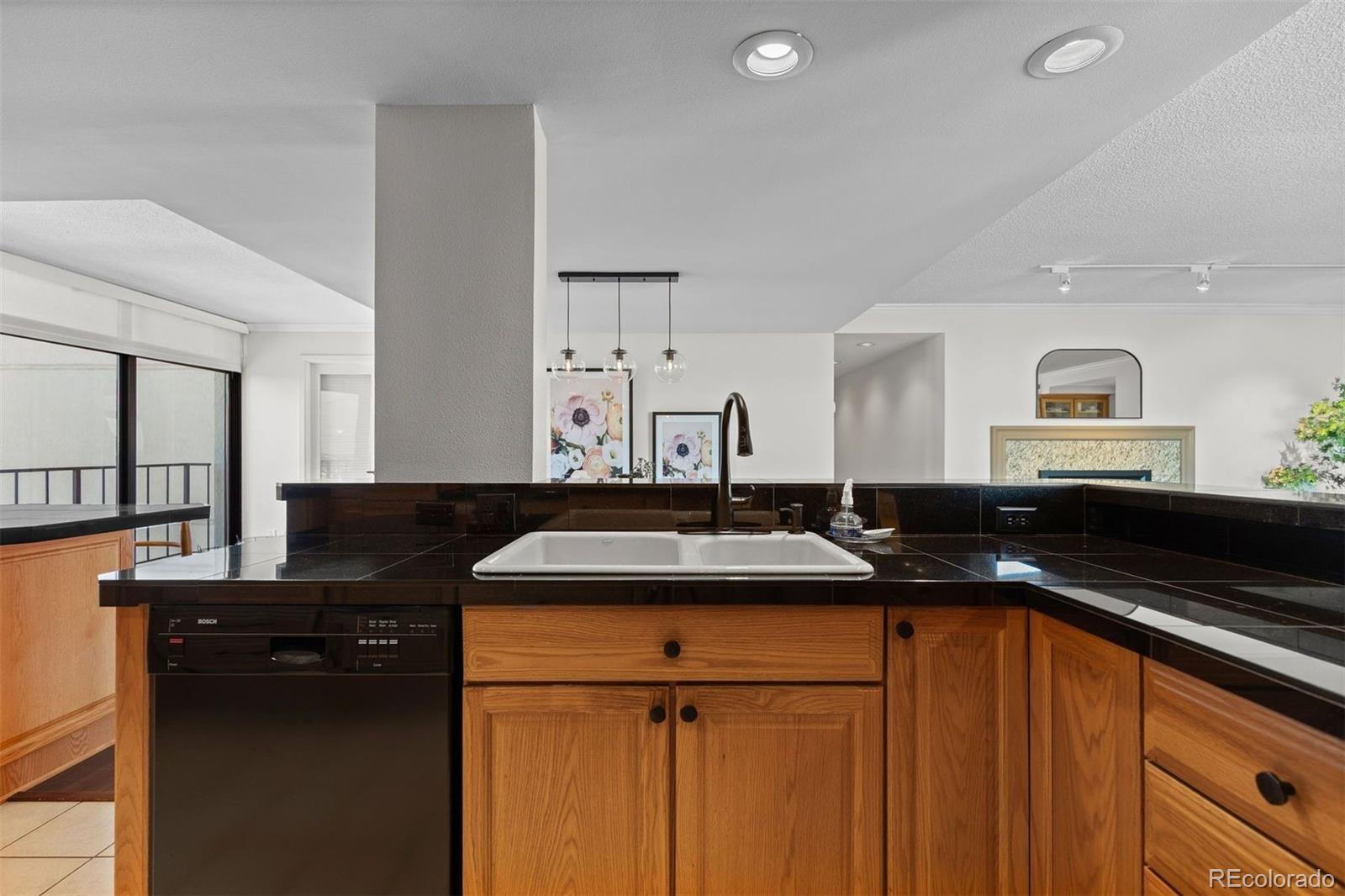 1777 Larimer Street Unit: 2102