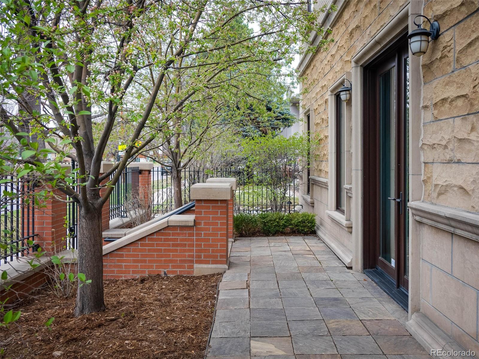 2411 E 5th Avenue Unit: 101