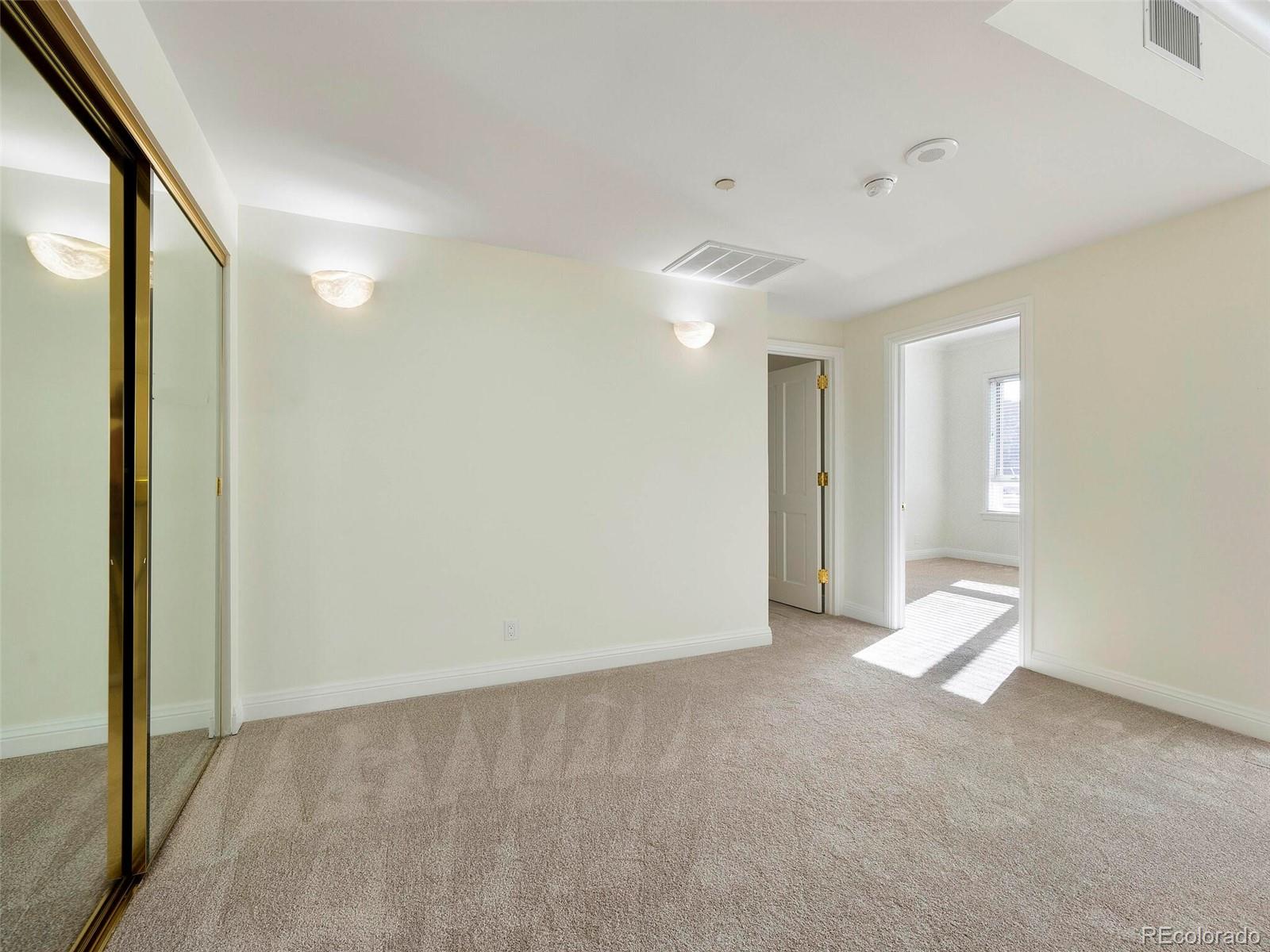 400 E 3rd Avenue Unit: 206